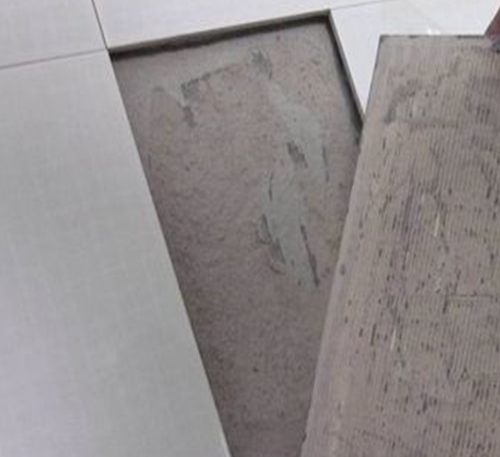 商南瓷砖空鼓维修公司分享瓷砖铺贴时如果打浆（即涂抹在瓷砖背面和基层上的砂浆或瓷砖胶）过少，会带来以下问题